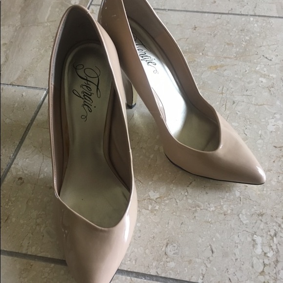 Fergie nude beige stiletto pump heels - Picture 2 of 6